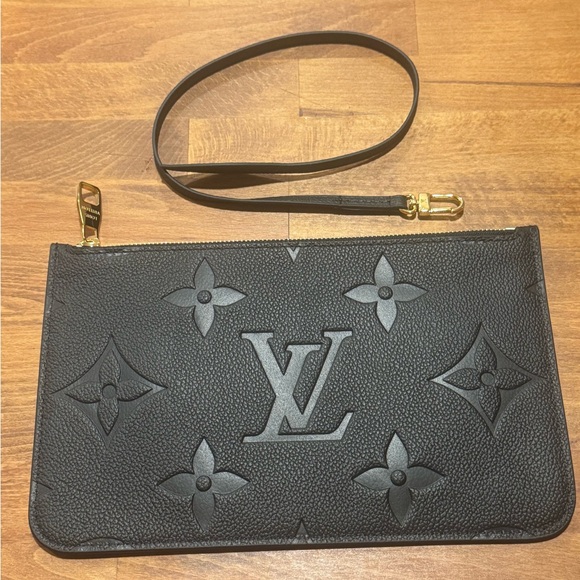 Louis Vuitton Empreinte Pouch in Noir with Strap from Neverfull MM Bag LV NEW - Picture 8 of 10
